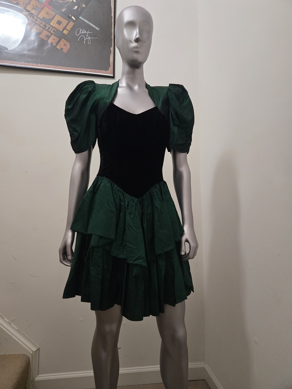 Elegant 1980's Green Puff-Sleeve Velvet & Taffeta Dress